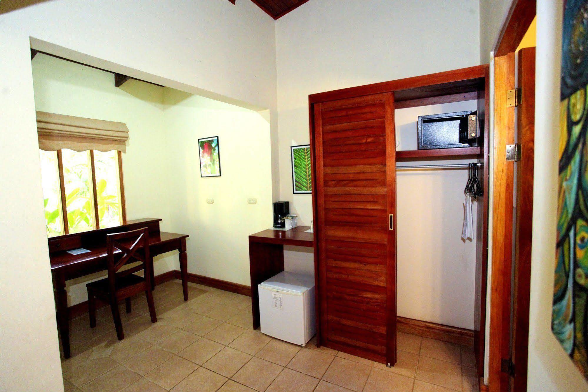 Jaco Hotel Docelunas Exterior foto